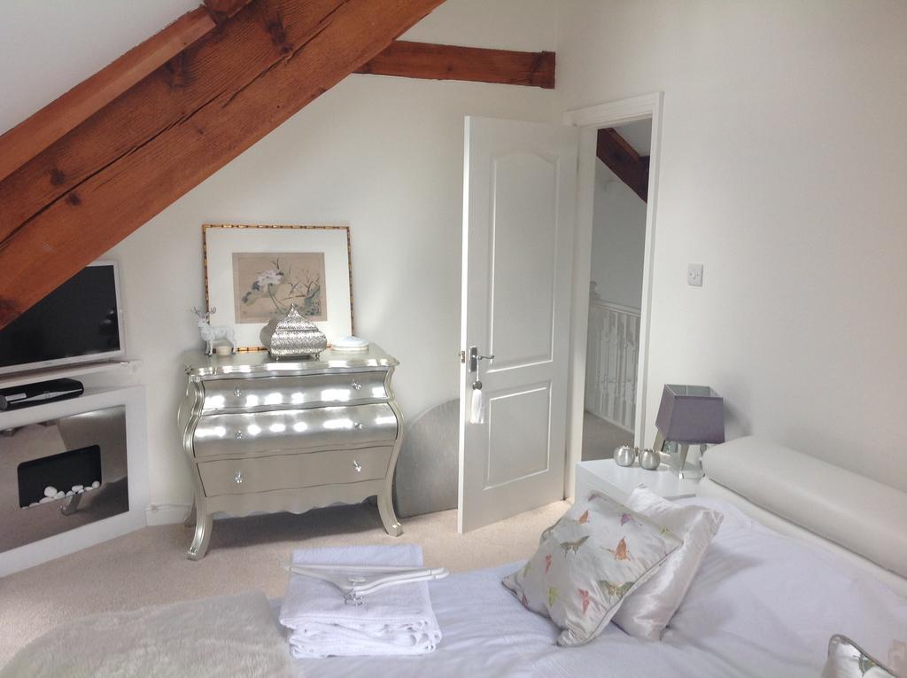 The Chapel House & Hot Tub Villa Andreas ภายนอก รูปภาพ