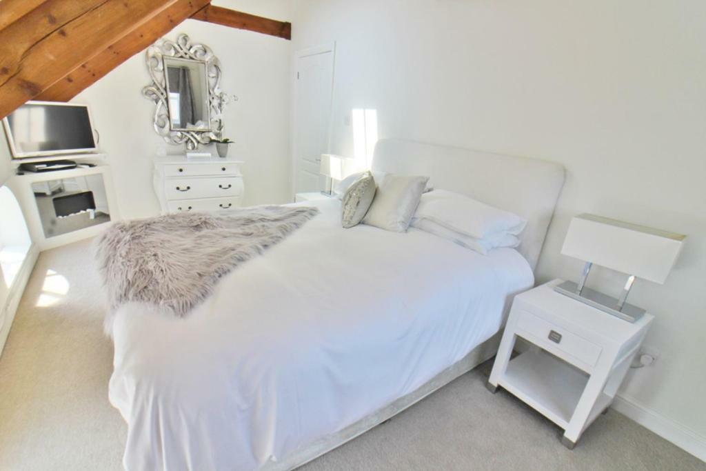 The Chapel House & Hot Tub Villa Andreas ภายนอก รูปภาพ