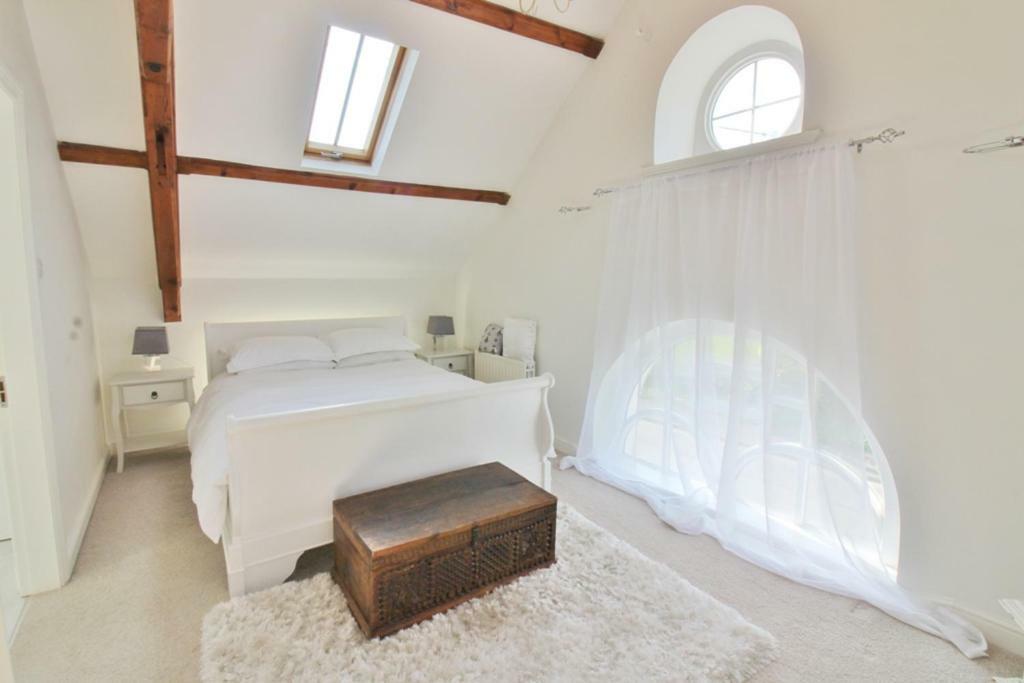 The Chapel House & Hot Tub Villa Andreas ภายนอก รูปภาพ